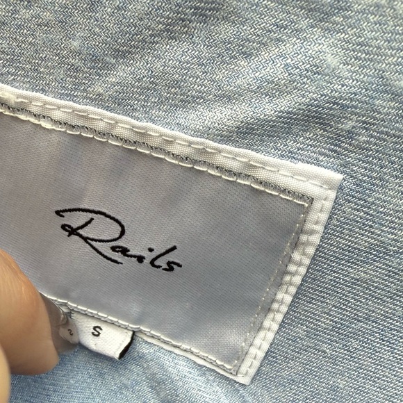 Rails Hunter Top in Heather Chambray Button Up Long Sleeve Top - Picture 14 of 14